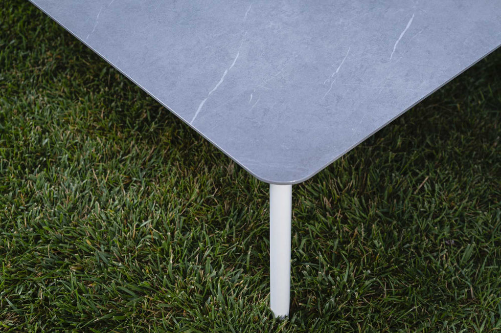 Salotto alluminio Tilden 2 posti biancoc/cuscini e corda grigio chiaro