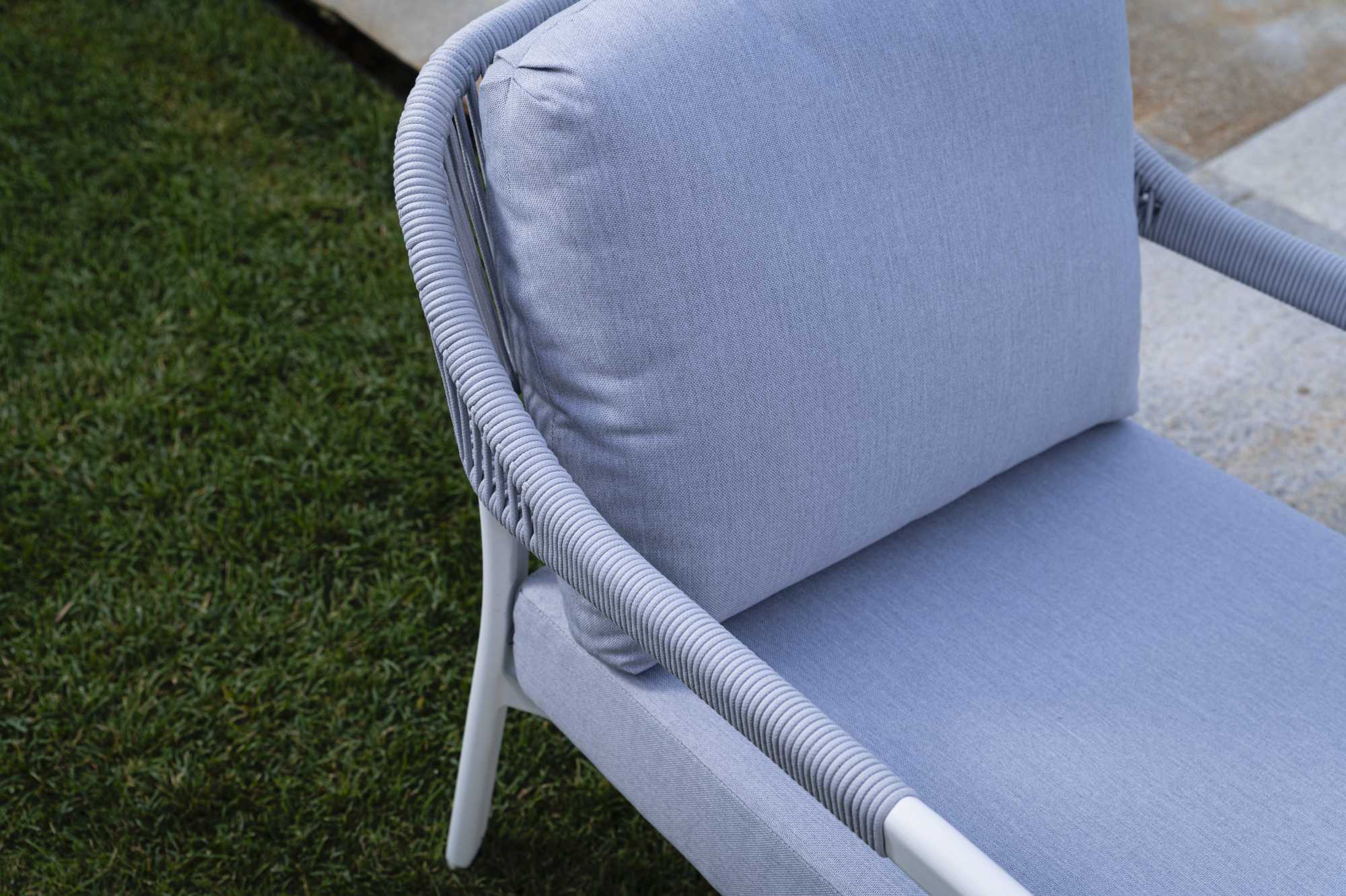 Salotto alluminio Tilden 2 posti biancoc/cuscini e corda grigio chiaro