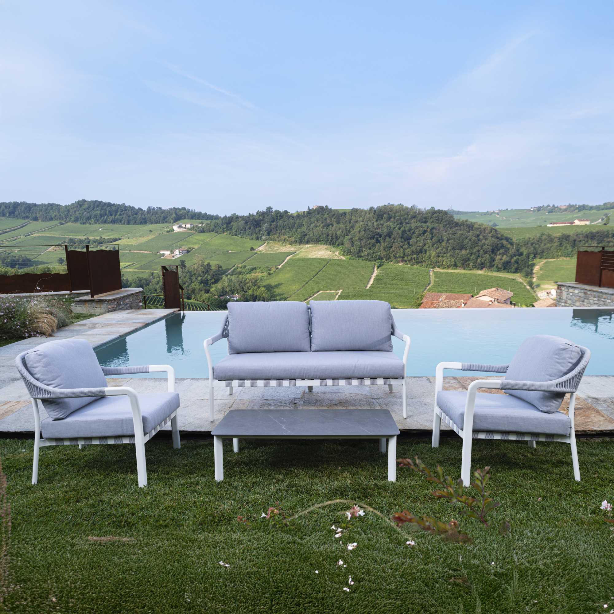 Salotto alluminio Tilden 2 posti biancoc/cuscini e corda grigio chiaro